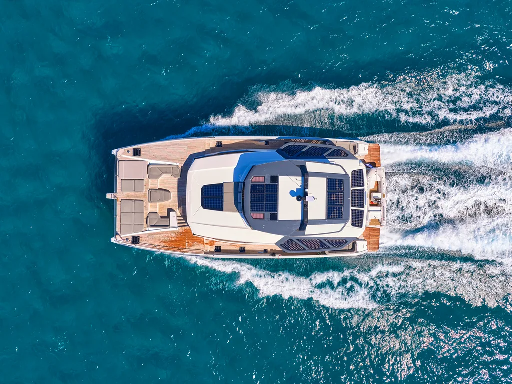 ALINA cruising in GREECE
